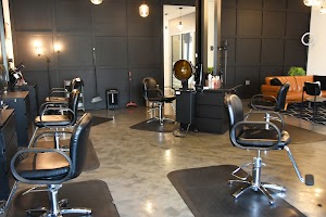 Cheveux Salon place picture